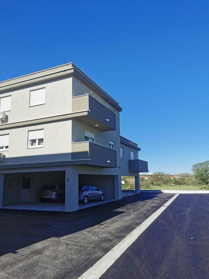 Meraviglia Residence プーラ エクステリア 写真
